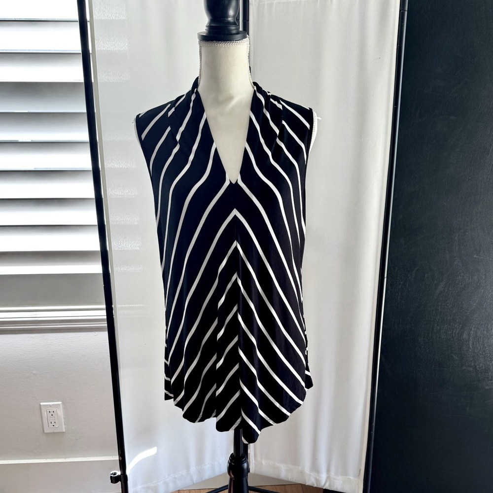 ☀️Cable & Gage Black White Striped Women's V Neck Top Chevron Pattern like new